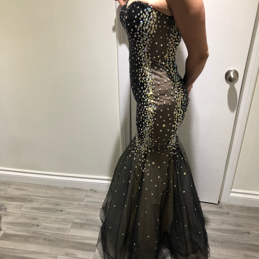 Dress - Picture 7 of 8